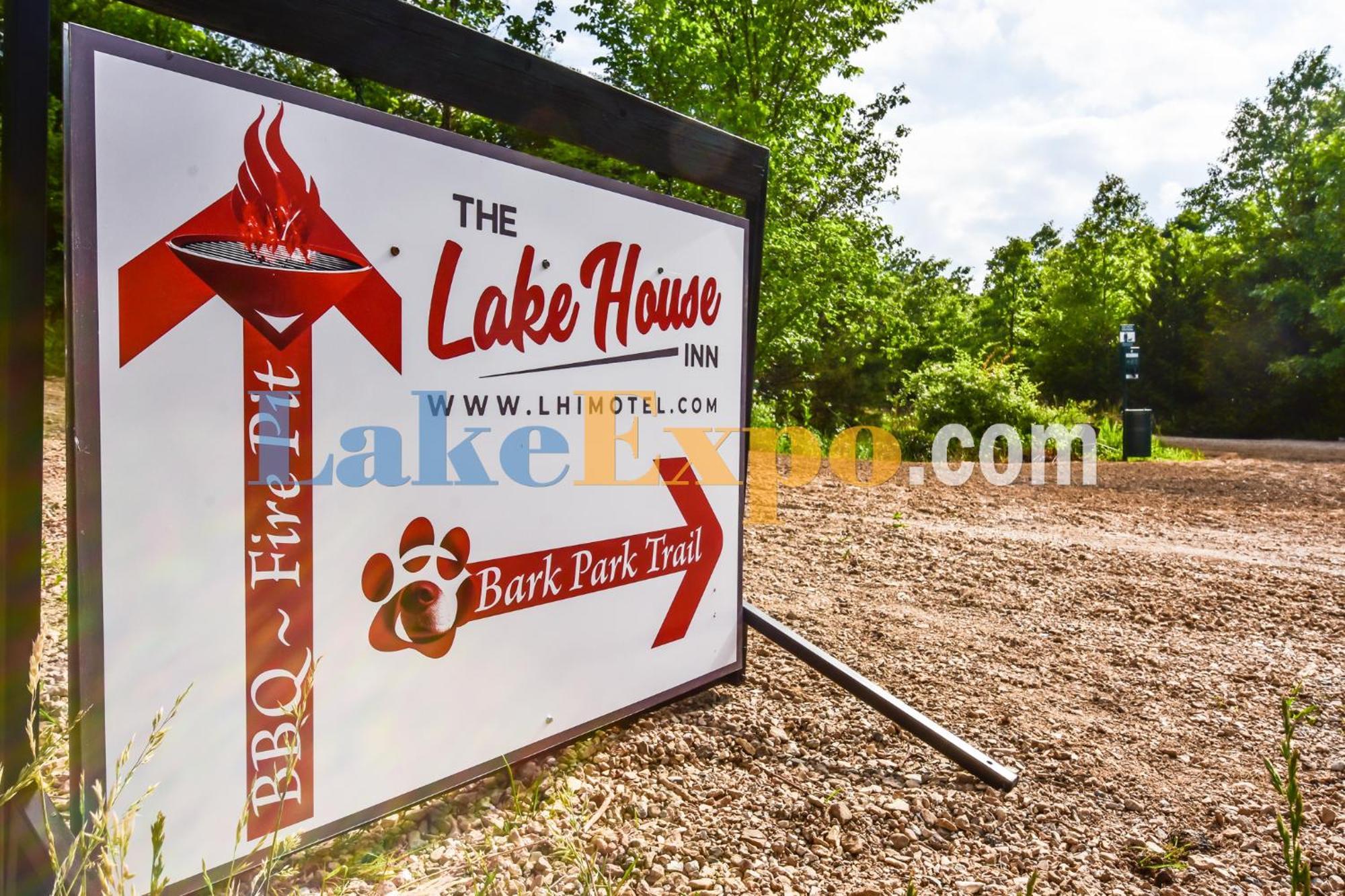 The Lake House Inn Laurie Екстериор снимка